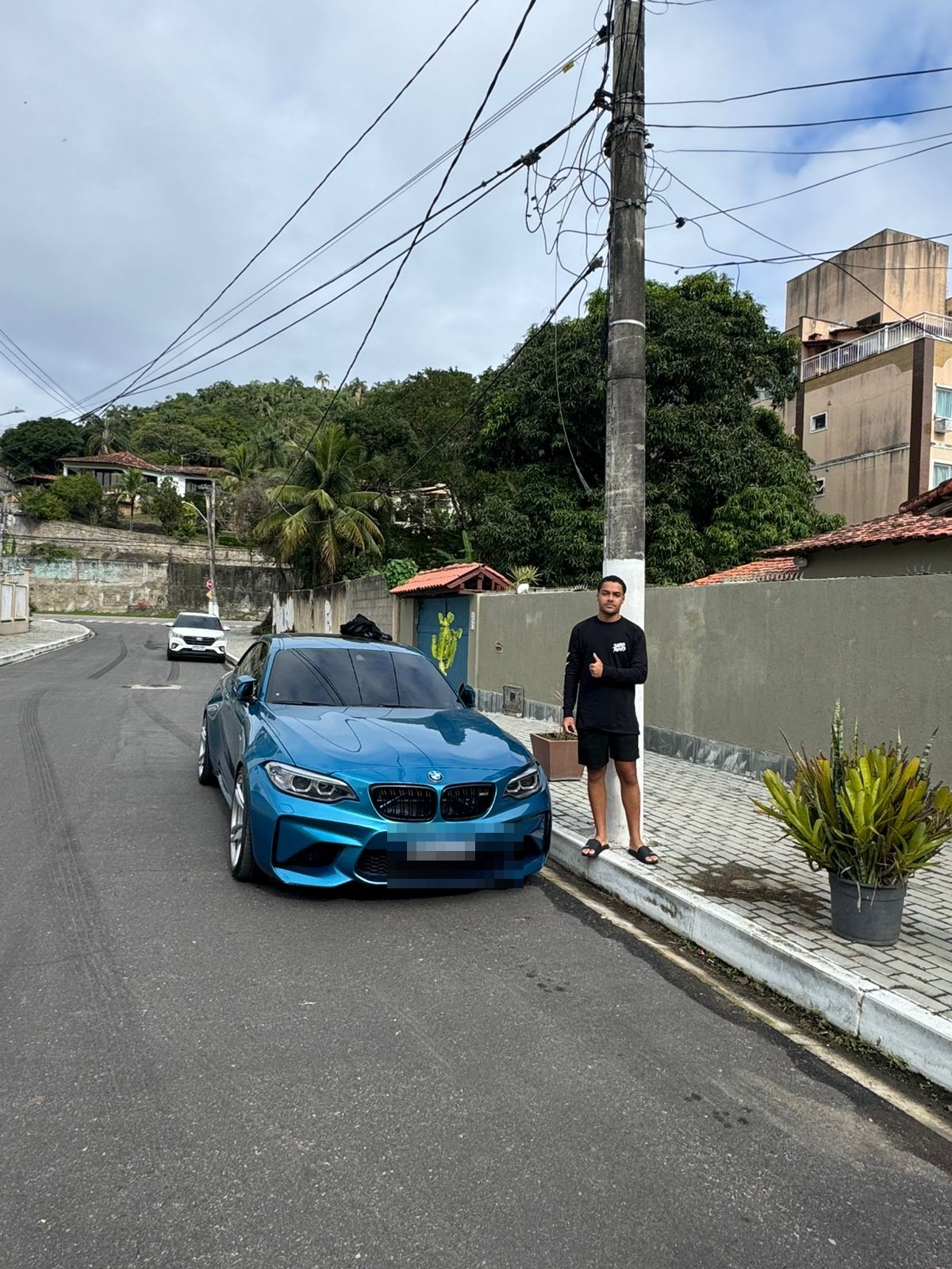 Cliente contemplado da Crelider com seu carro